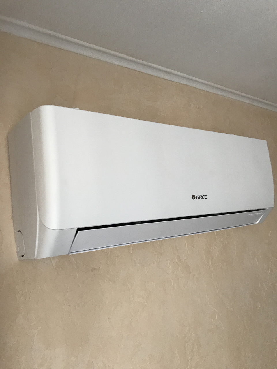 Кондиціонер GREE серії Pular Inverter GWH09AGA-K6DNA1C
