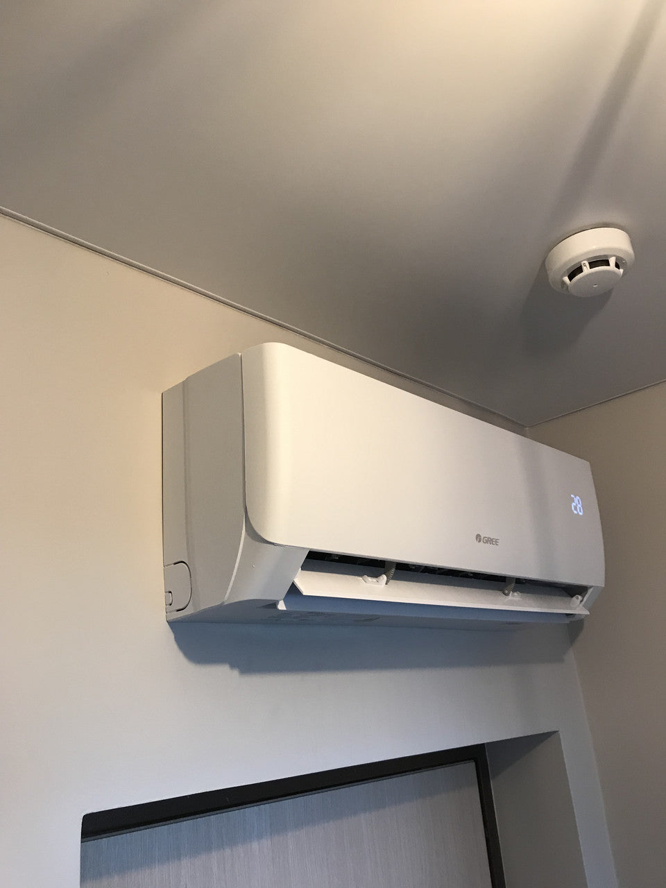 Кондиціонер GREE серії Pular Inverter GWH12AGB-K6DNA1B