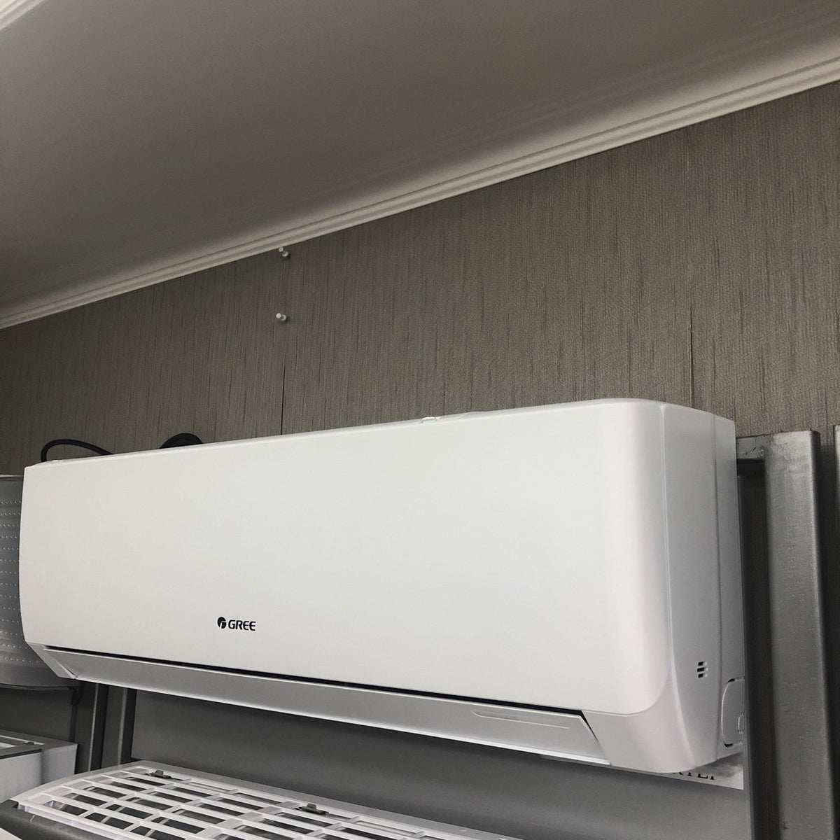 Кондиціонер GREE серії Pular Inverter GWH18AGD-K6DNA1E