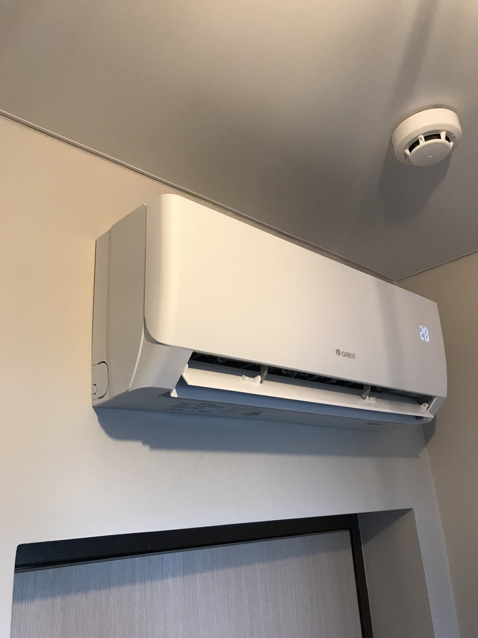Кондиціонер GREE серії Pular Inverter GWH18AGD-K6DNA1E