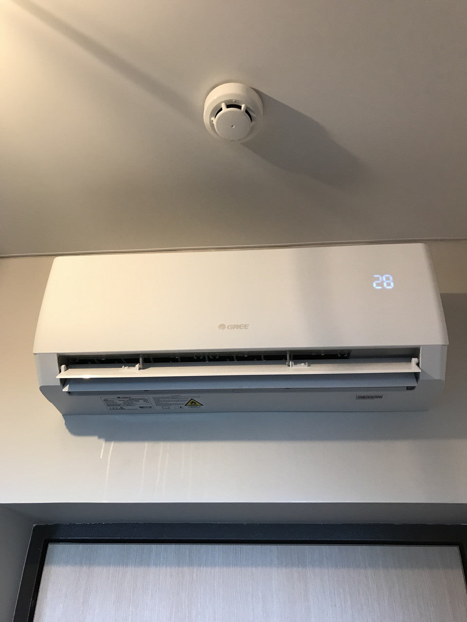 Кондиціонер GREE серії Pular Inverter GWH18AGD-K6DNA1E