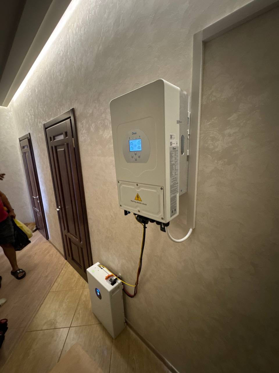 Комплект Інвертор гібриднийDeye SUN-6K-SG05LP1-AM2-PLUS (6 кВт, 1 фаза, 2 МРРТ, LV)+батарея Deye SE-F16-C 314Ah (16 кВт)